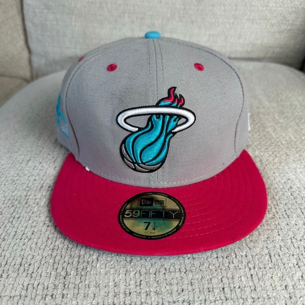 New Era Miami Heat 59FIFTY Fitted Hat Grey Pink‎ Teal NBA HWC Size 7 1/4 Hat